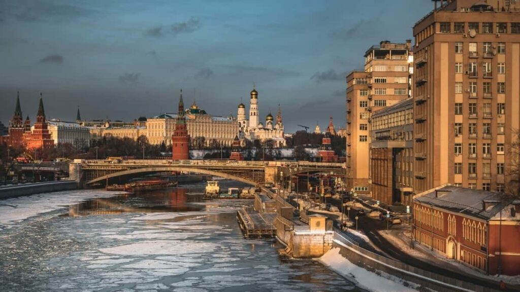 Turkiye'den reklamverenler icin Mogolya'da WeChat icerik ureticisi bulma stratejileri; hedefleme, is birlik modelleri, riskler ve uygulama yukleme kampanyalar icin pratik taktikler.