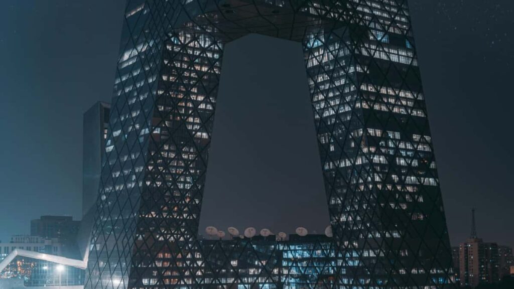 Roposo uzerinden Tanzanyal markalarla ortak paketler olusturmak isteyen Turk creatorlar icin pratik admlar, iletisim taktikleri, odeme ve lojistik gundemi ile yerel genc tuketici trendleri.