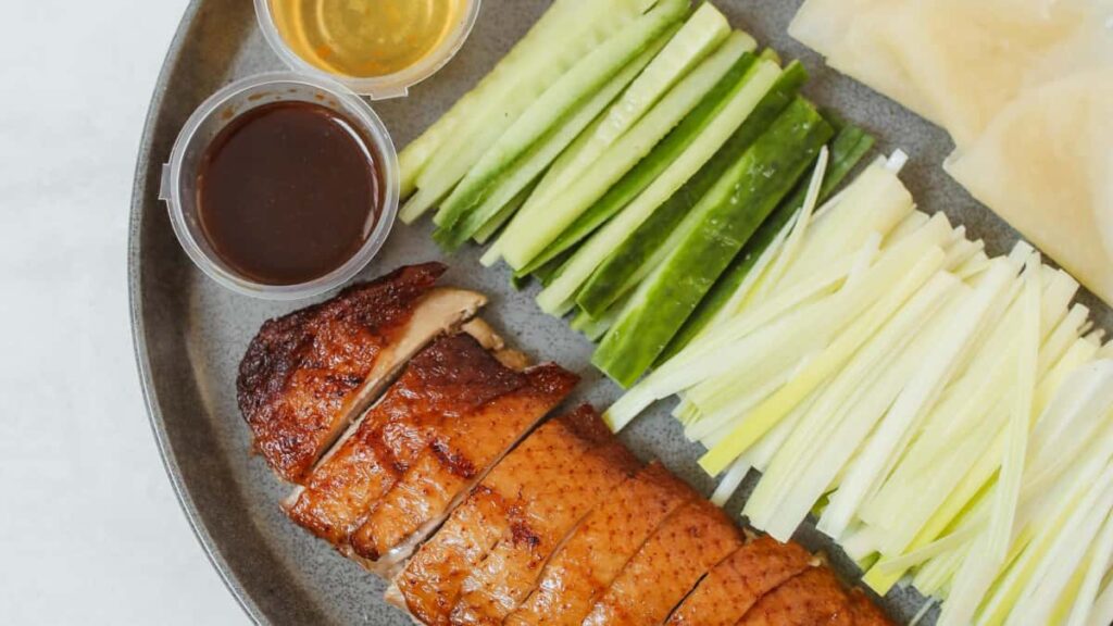 Turkiye'den YouTube icerik ureticileri icin Sili markalarna ulasma, ortaklk teklif etme ve ucretsiz urun numunesi alma rehberi. Pratik admlar, iletisim sablonlar ve yerel trend analizleri.