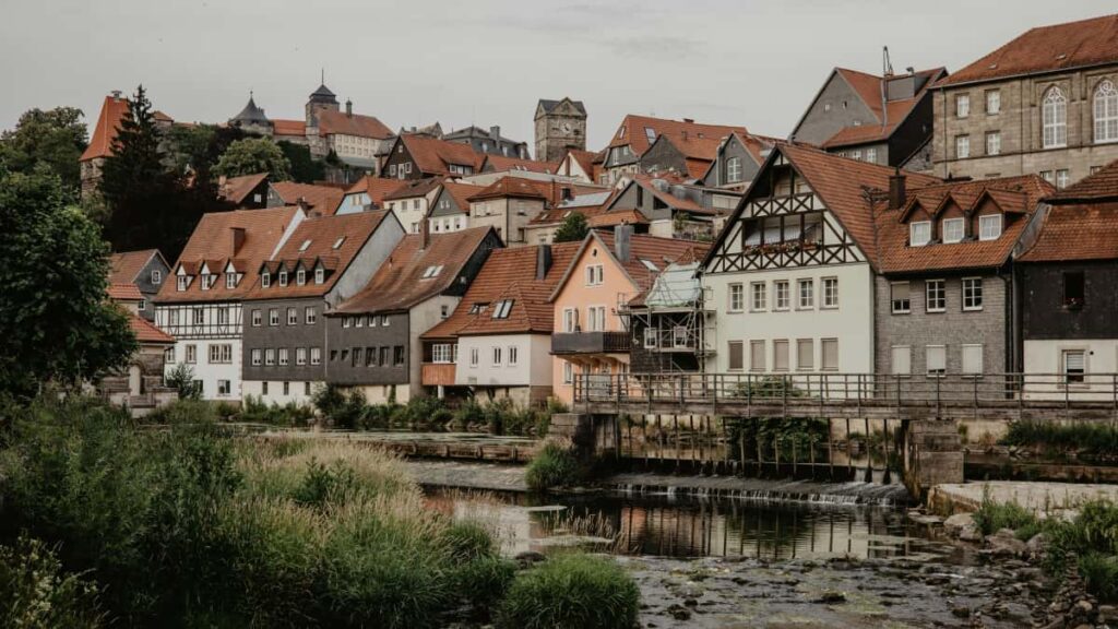 Turkiye'den creator'lar icin pratik rehber: Spotify' kullanarak Cinli markalara ulasma stratejileri, platform ici taktikler, partner yollar ve yerel VPN onerisi.